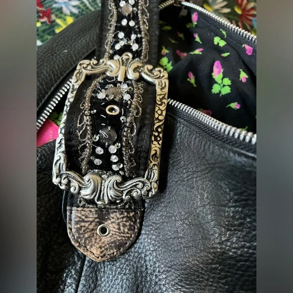 Betsey Johnson Shoulder Bag - Picture 9 of 13